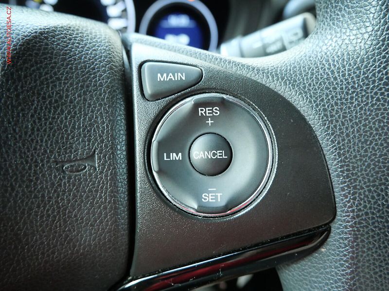 Honda HR-V (2017) 1.5 i-VTEC, ČR, Comfort - fotka 16 z 22