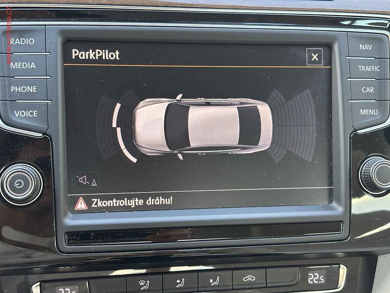 Volkswagen Passat (2015) 1.8TSi, ČR, LED, navi, kamera - fotka 17 z 18