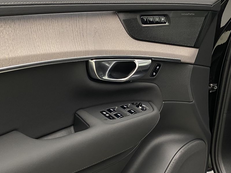 Volvo XC90 (2026) T8 AWD Plug-in DARK PLUS 7m - fotka 30 z 72