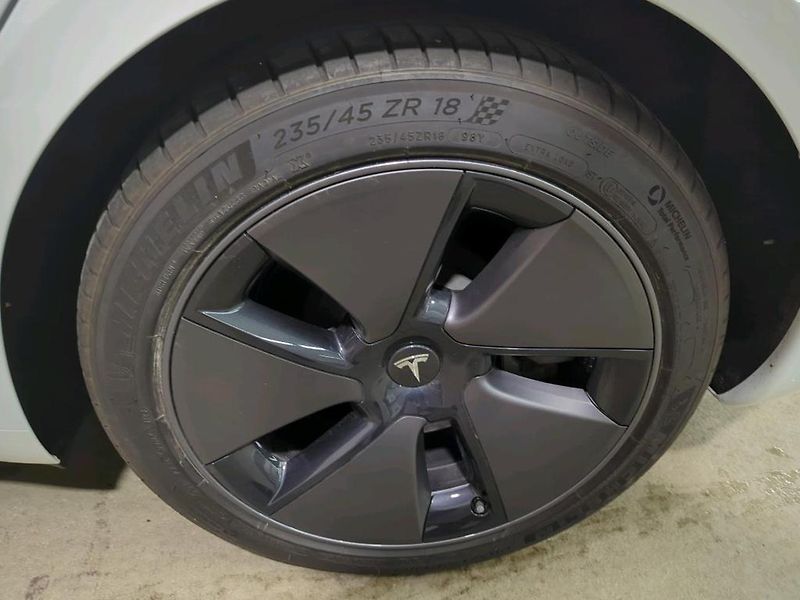 Tesla Model 3 LONG RANGE DUAL MOTOR SOH 97% - fotka 9 z 12