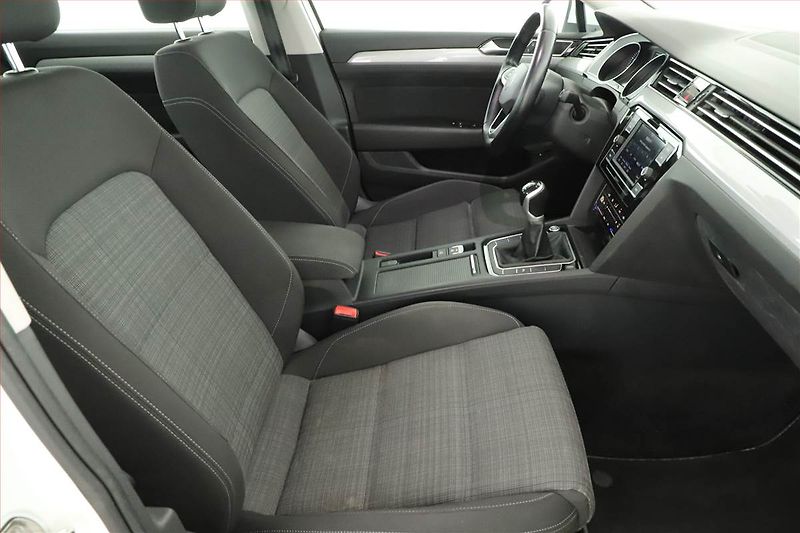 Volkswagen Passat (2021) 1.5 TSI, ČR,1.maj, Tempomat - fotka 7 z 19