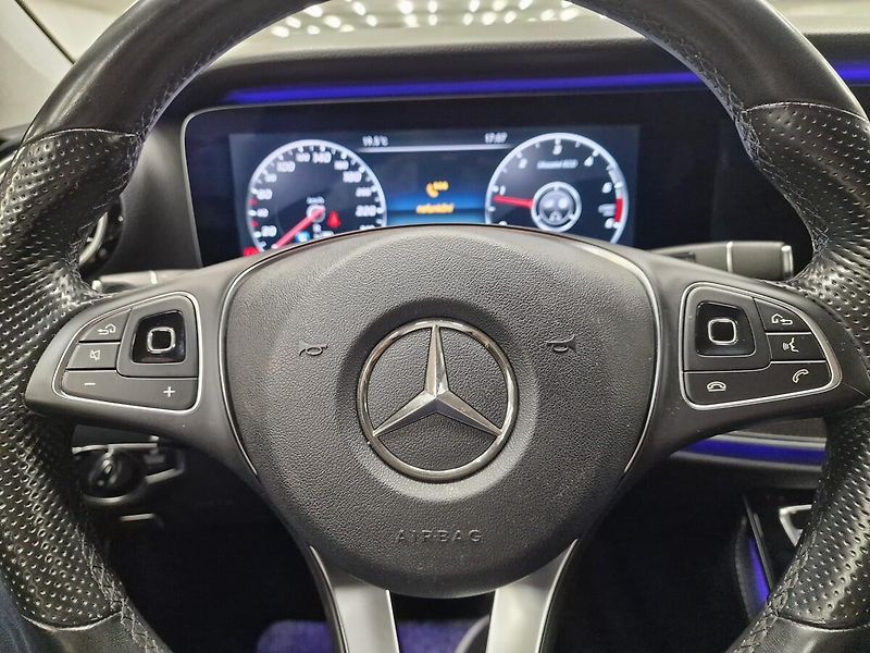 Mercedes-Benz 220 (2017) - fotka 45 z 74