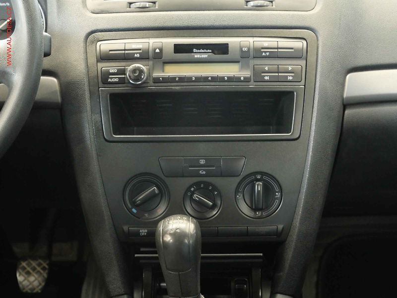 Škoda Octavia (2005) 1.6FSi, ČR, AC, STK4/28 - fotka 13 z 17