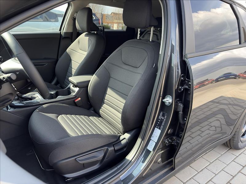 Kia K4 (2026) 1,0   T-GDI 7DCT EXCLUSIVE - fotka 10 z 19
