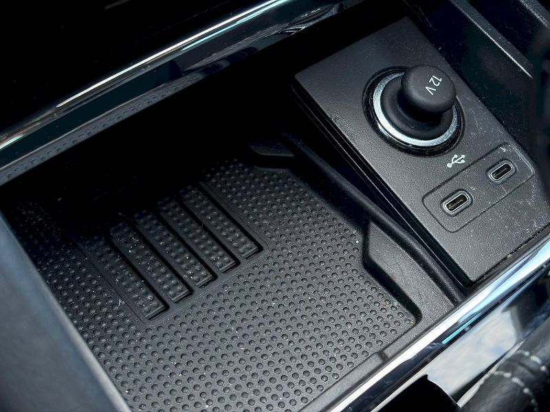 Škoda Karoq (2025) DSG 1.5 TSI / 110kW / SPORTLIN - fotka 23 z 35
