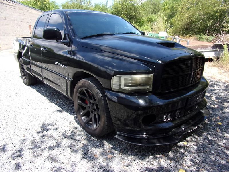 Dodge RAM (2005) SRT - 10 VIPER 8.3i V10 372kW  - fotka 3 z 19
