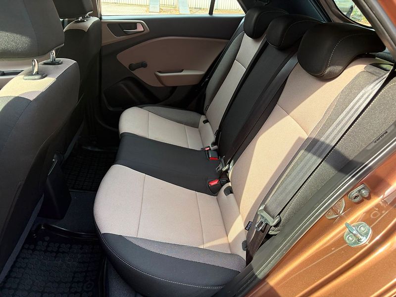 Hyundai i20 1.2 i, ČR, 1.Maj, 23 tkm - fotka 11 z 21