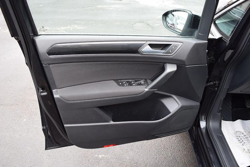 Volkswagen Touran (2018) 1.4TSI 110kw HIGHLINE TAŽ LED - fotka 24 z 50