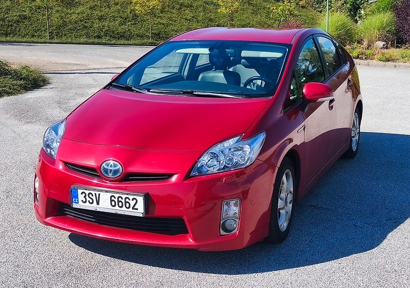 Toyota Prius (2010) Toyota Prius III 1.8 Hybrid  - fotka 8 z 13