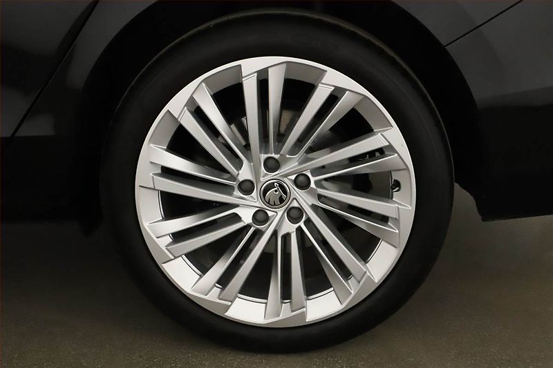 Škoda Superb (2024) 2.0 TDI, L&K, HUD, 360° - fotka 12 z 23