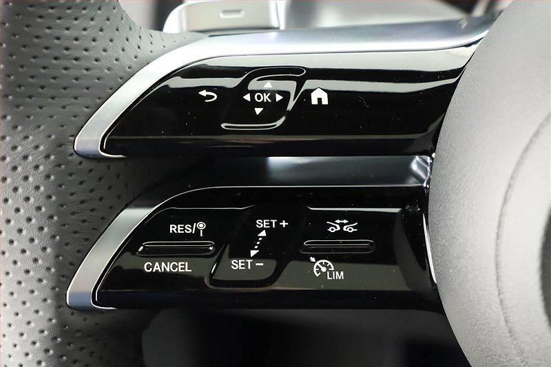 Mercedes-Benz GLB (2026) 200 d, AMG LINE, KAMERA - fotka 23 z 27