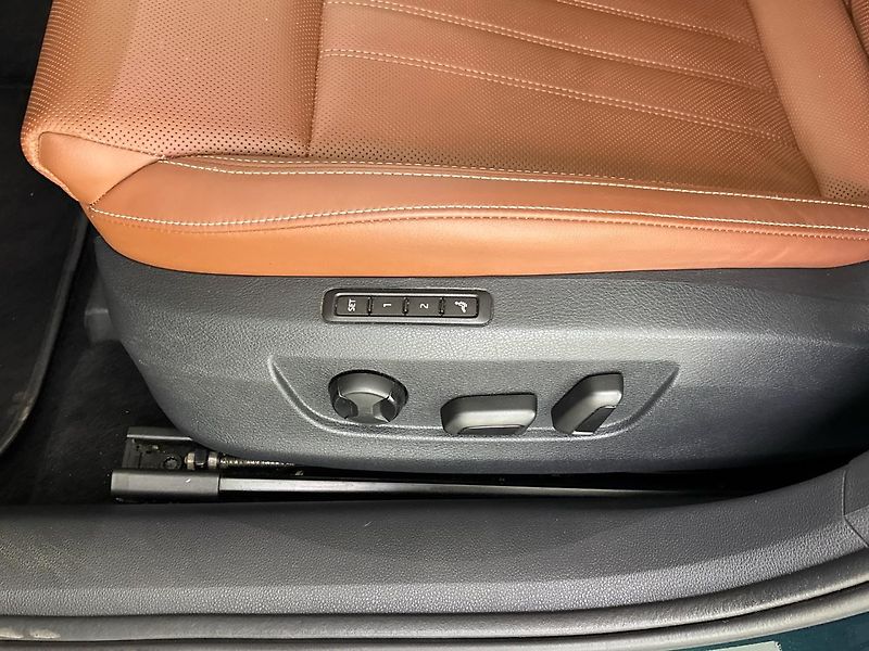 Škoda Superb L&K DSG - fotka 27 z 30