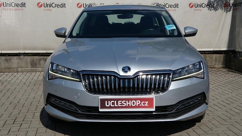 Škoda Superb Combi 2,0 TDI DSG Style - fotka 2 z 25