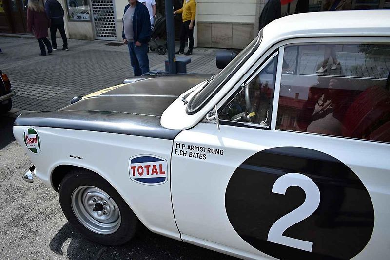 Nablýskané historické vozidla a motorky obsadily v neděli 19. května centrum Prostějova. 19.5. 2024