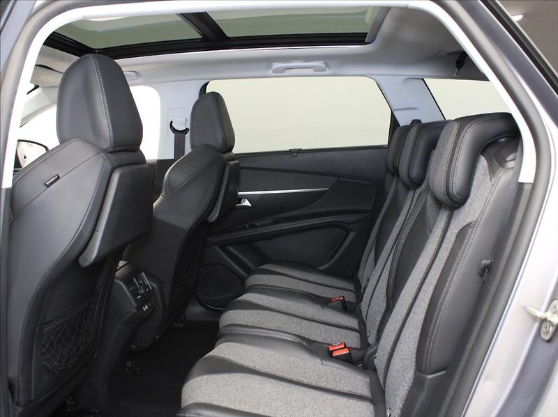 Peugeot 5008 1,2 PT 96kW AT Pano.Paměť  7-m - fotka 7 z 32