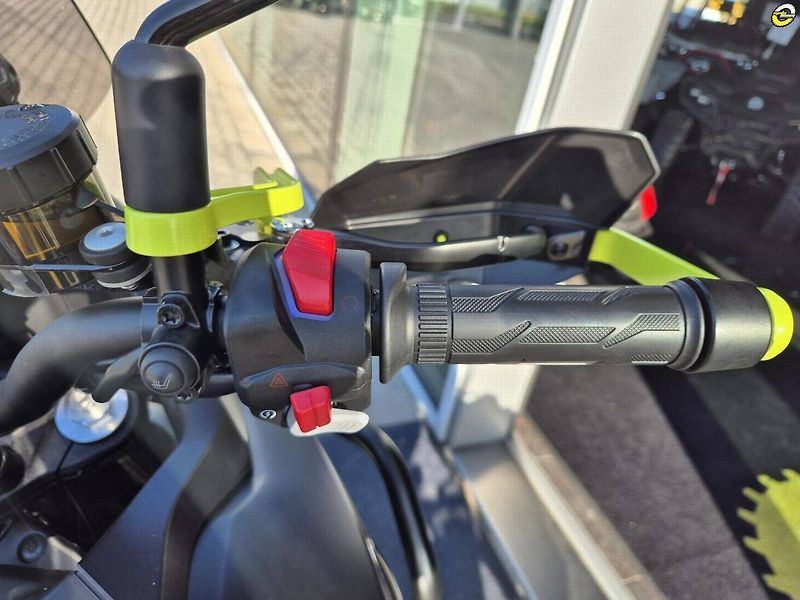 QJ Motor (2025) SVT 650 X (2025) – 1. majitel, - fotka 18 z 20