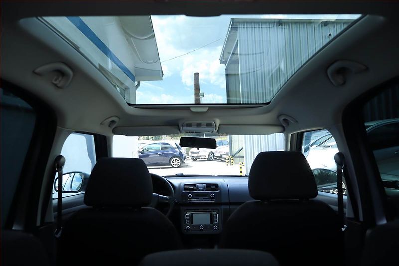 Škoda Roomster (2012) 1.6 TDI, Navi, Tempomat - fotka 21 z 23