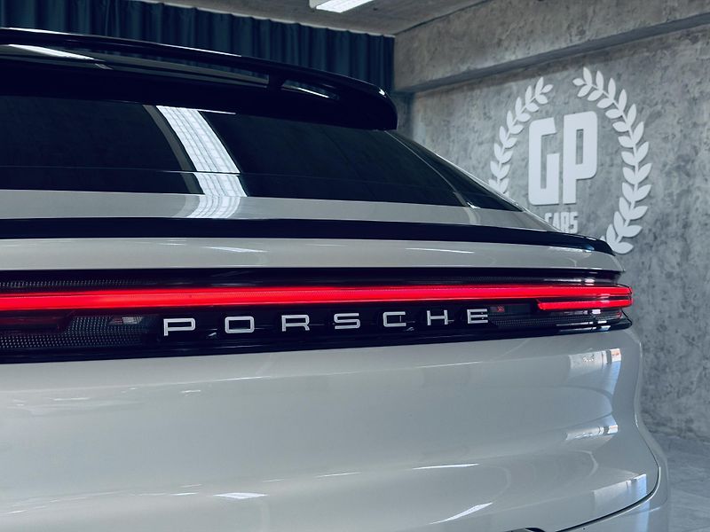 Porsche Cayenne (2023) S*V8*SPORTDESIGN*ZÁRUKA*MAX.VY - fotka 9 z 43