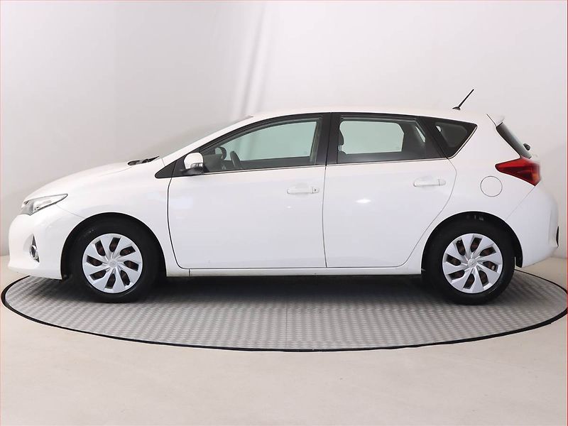 Toyota Auris (2013) 1.3 Dual VVT-i, Park. senzory - fotka 3 z 15