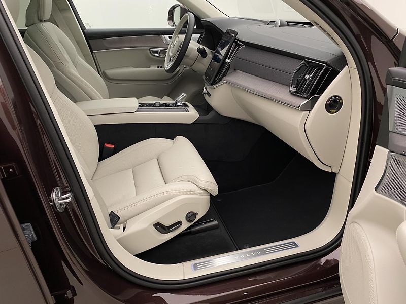 Volvo XC90 (2026) B5 AWD AUT BRIGHT ULTRA 7míst - fotka 25 z 74