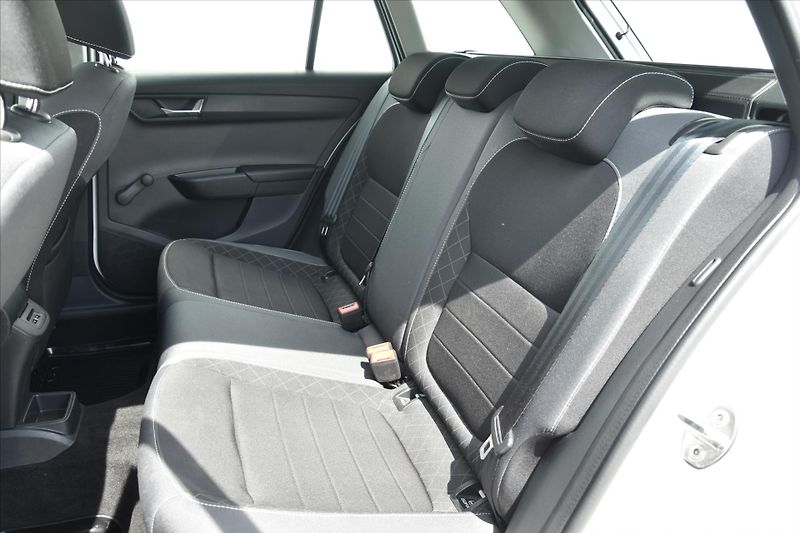 Škoda Fabia 1.0 TSI 1.MAJITEL DPH ČR - fotka 11 z 23
