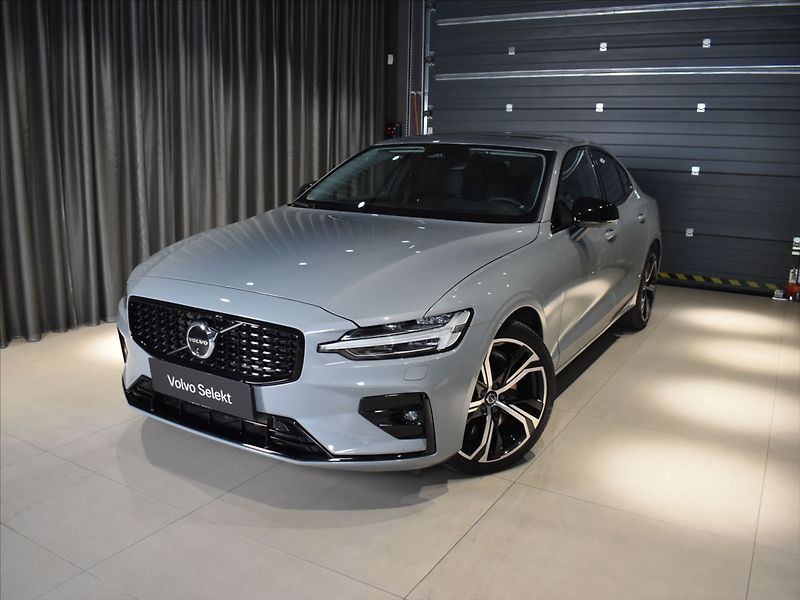 Volvo S60 2,0 B5 AWD Ultimate Panorama - fotka 1 z 23
