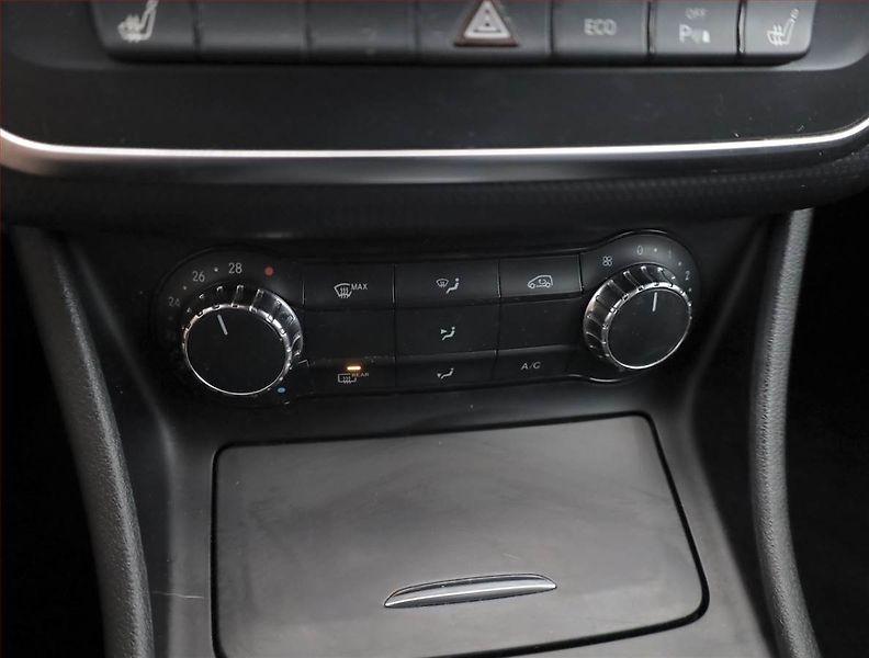 Mercedes-Benz Třídy A (2013) A 180 d, Tempomat - fotka 10 z 17