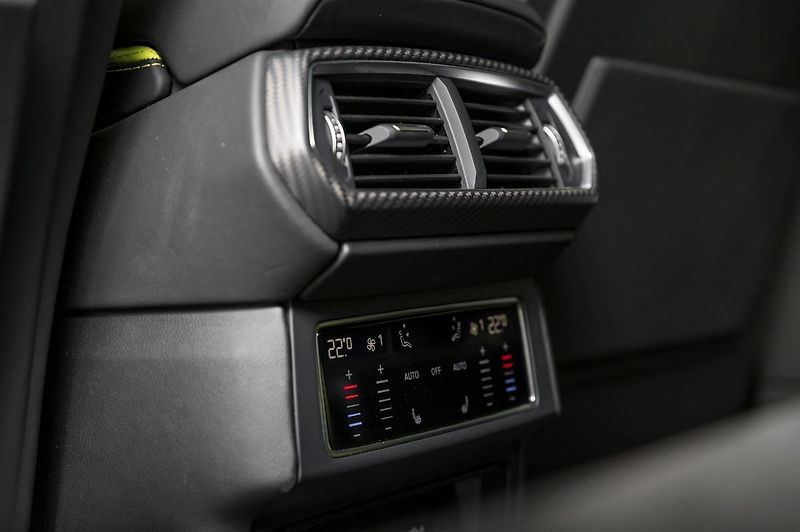 Lamborghini Urus Graphite Capsule/Pano/B&O 3D - fotka 10 z 27