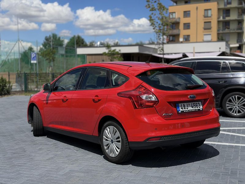 Ford Focus (2014) 1.6i 77 kW/park. senzor - fotka 3 z 19