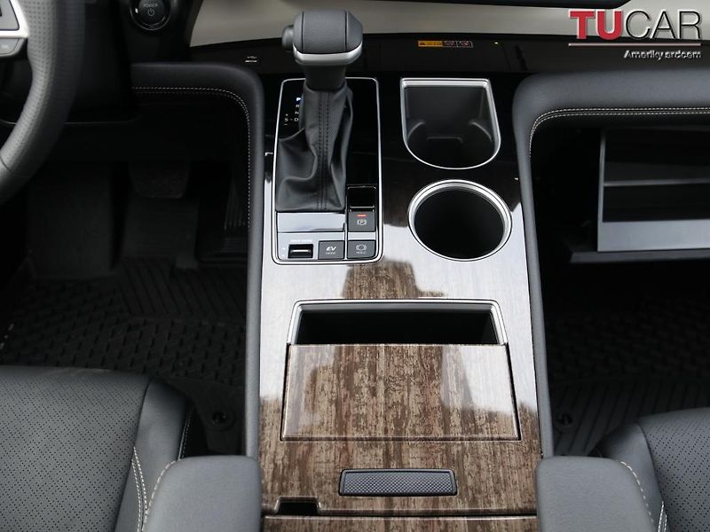Toyota Sienna (2026) Platinum 2.5 HEV AWD - fotka 35 z 76