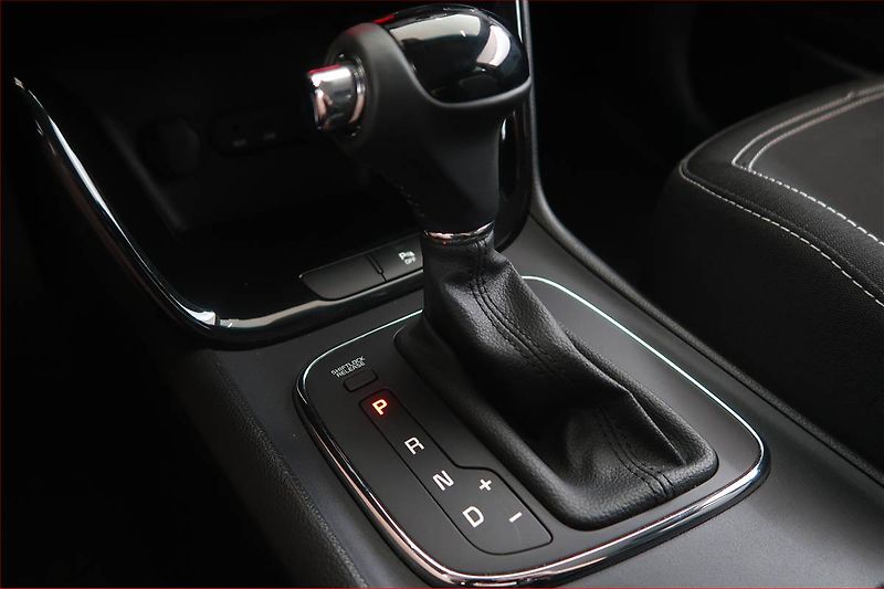 Kia Ceed (2014) 1.6 GDI, Automat, Serv.kniha - fotka 13 z 19
