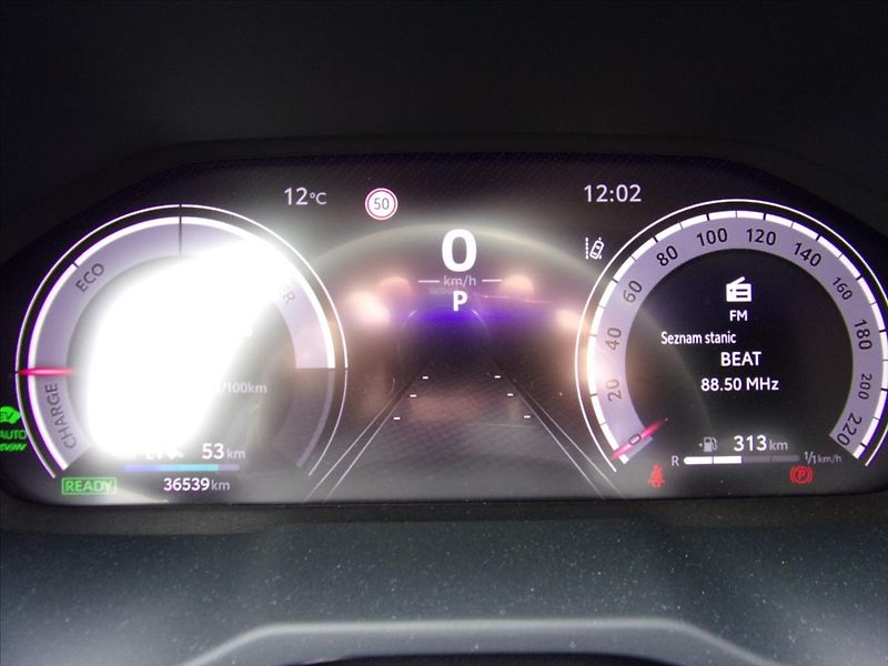 Toyota RAV4 2,5 PHEV 4WD Executive odp.DPH - fotka 21 z 33