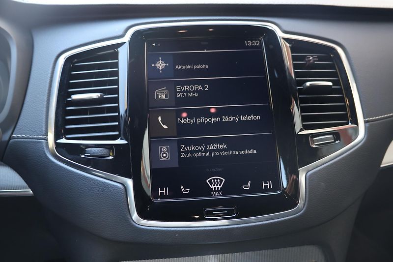 Volvo XC90 (2021) R-Design, B5 AWD mild hybrid - fotka 13 z 24