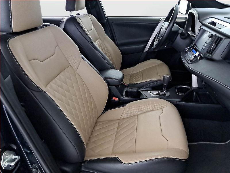 Toyota RAV4 (2017) 2.5 Hybrid - fotka 9 z 17