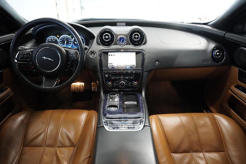 Jaguar XJ (2012) XJ  3,0D V6 AUTOMAT - fotka 31 z 39