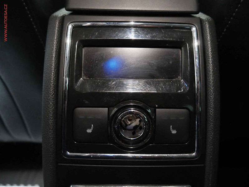 Škoda Superb (2011) 2.0 TDi, 1.maj, DSG, navi - fotka 22 z 23