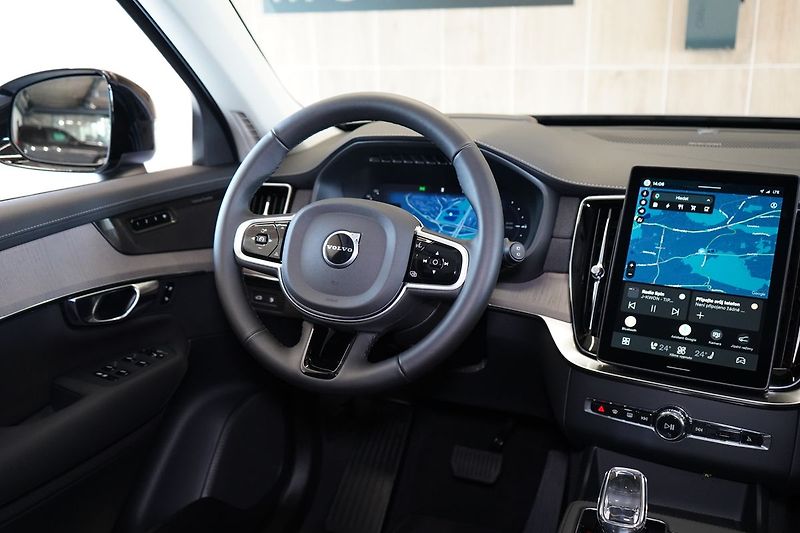 Volvo XC90 T8 PLUS Dark, Head-up, 360° - fotka 49 z 50