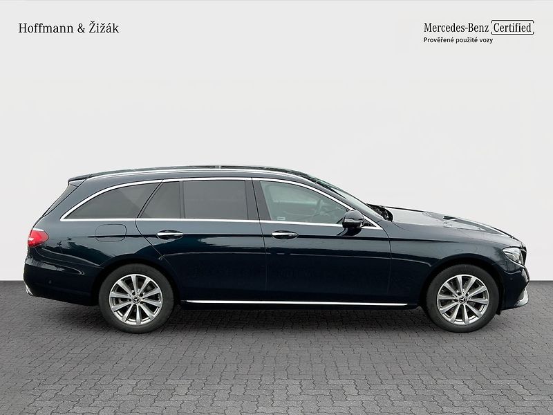 Mercedes-Benz Třídy E 220 d AVANTGARDE 4MATIC - fotka 4 z 28