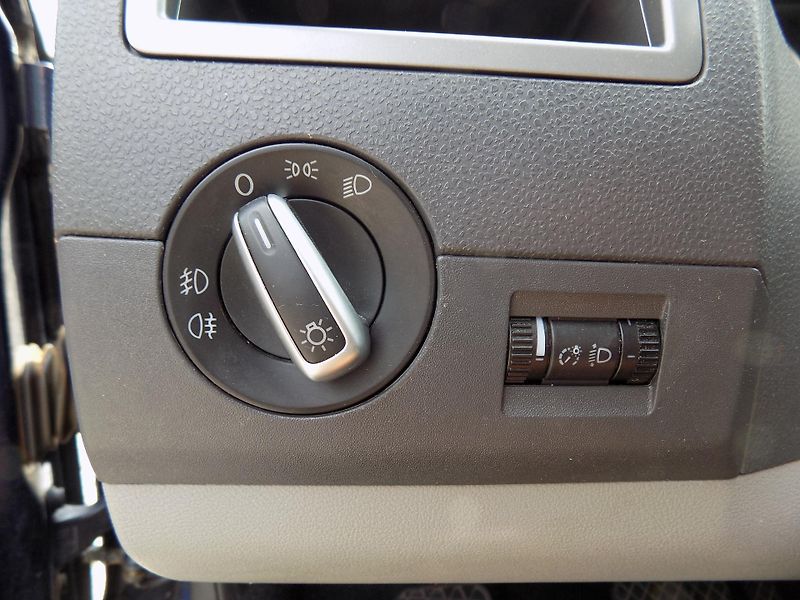 Volkswagen Caravelle 2,0 TDI 103 KW COMFORT NAVI - fotka 37 z 45