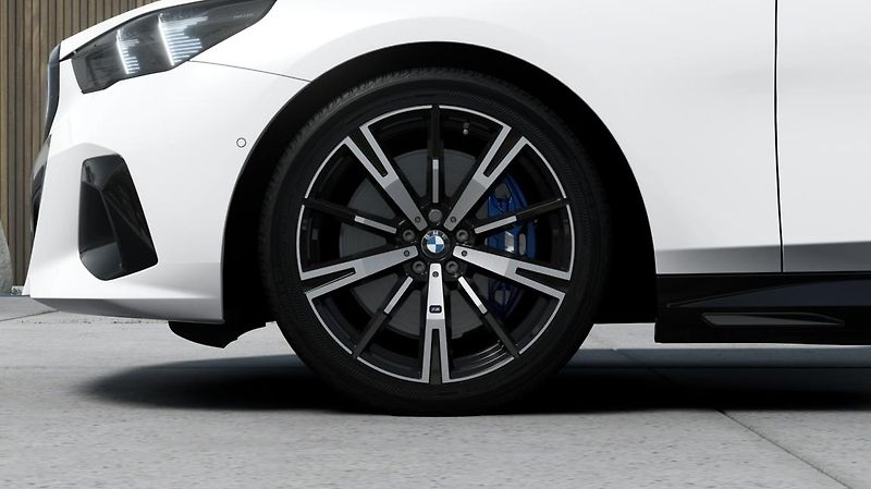 BMW Řada 5 540d xDrive Touring - fotka 8 z 14