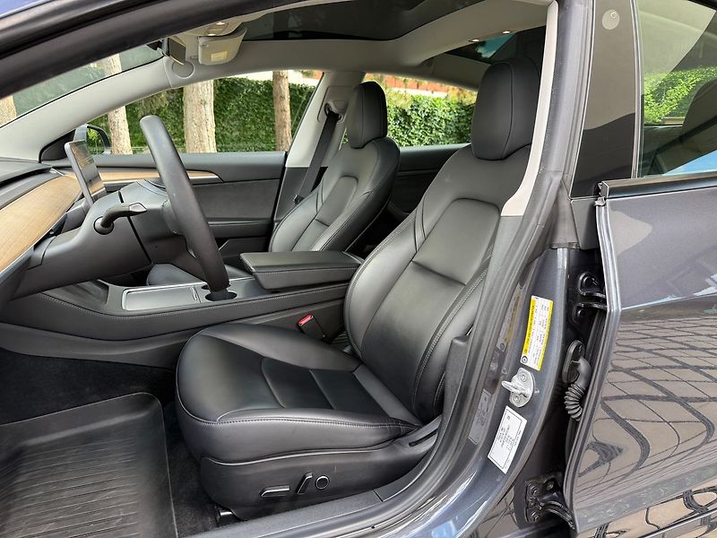 Tesla Model 3 Long Range AWD - fotka 12 z 41