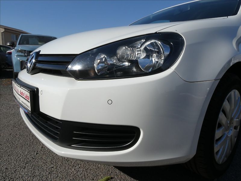 Volkswagen Golf 1,2 TSi 77kW serviska, klima - fotka 4 z 42