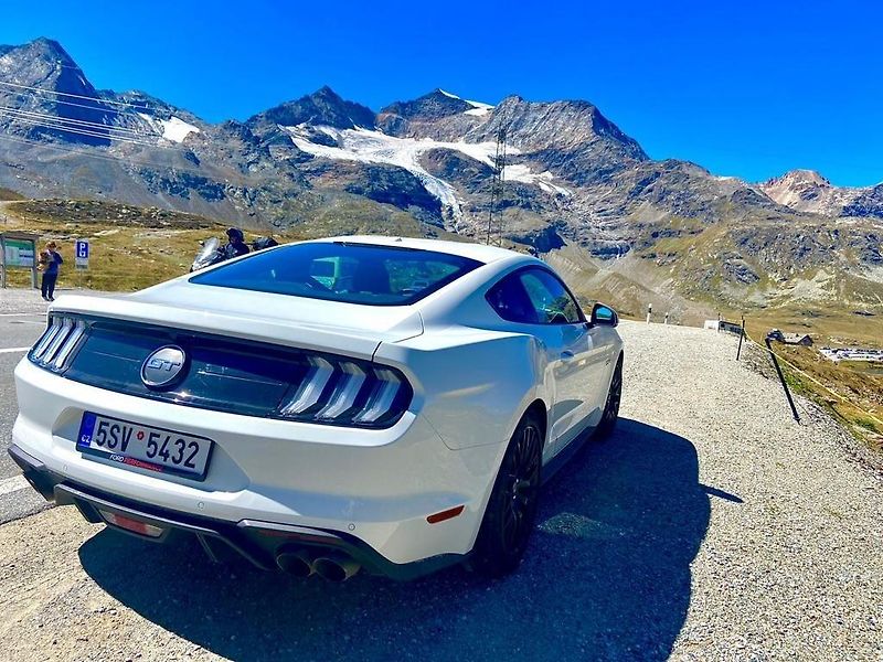 Ford Mustang (2021) 5.0 /310kW - fotka 3 z 5