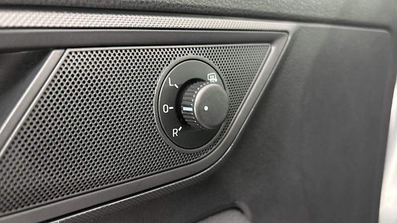 Škoda Fabia 1.0 TSI Ambition Combi - fotka 21 z 24