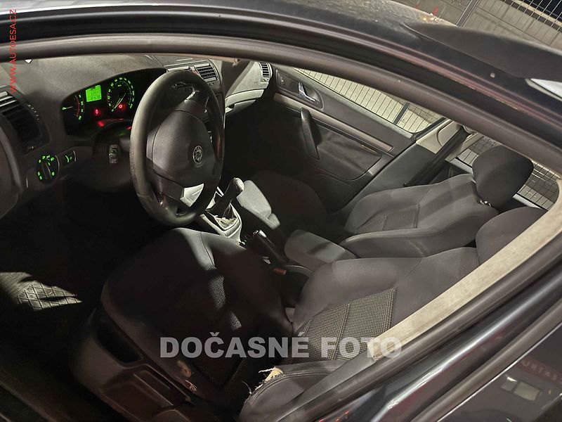 Škoda Octavia (2006) 1.9TDi, AC, TZ, xenon - fotka 3 z 3