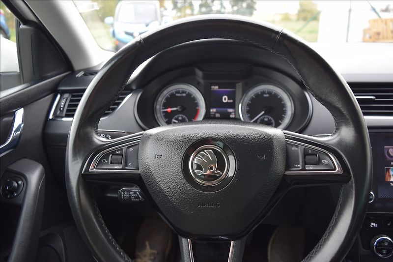 Škoda Octavia 1,6 TDI 85kw ALU KLIMA TAŽNÉ - fotka 32 z 48