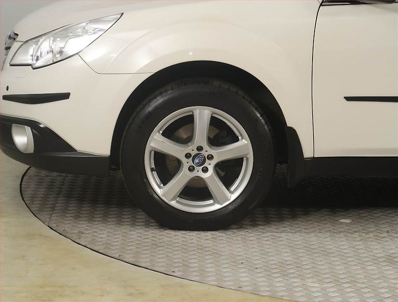 Subaru Outback (2012) 2.0 D, 4X4, Xenony, Tempomat - fotka 14 z 19