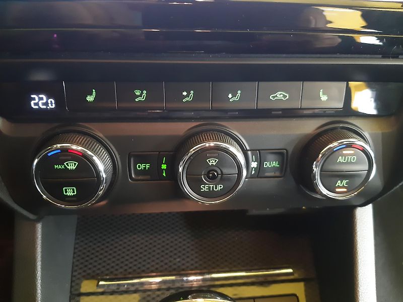 Škoda Octavia 2.0 TDI RS COMBI NAVI - fotka 13 z 29