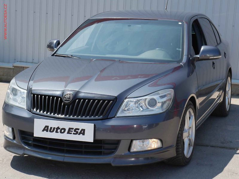 Škoda Octavia (2011) 1.2 TSi, ČR, Ambiente - fotka 3 z 16