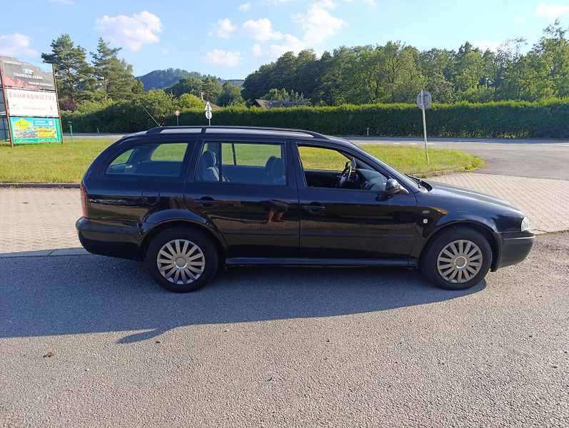 Škoda Octavia (2002) 2.0 MPi combi tažné klima - fotka 2 z 14